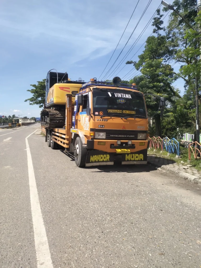 Threepilar Tractor - Rental Alat Berat Jakarta - Jabodetabek